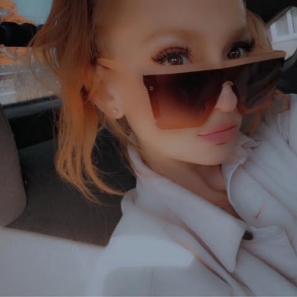 Meet your Posher, Natasha - Picture 1 of 1